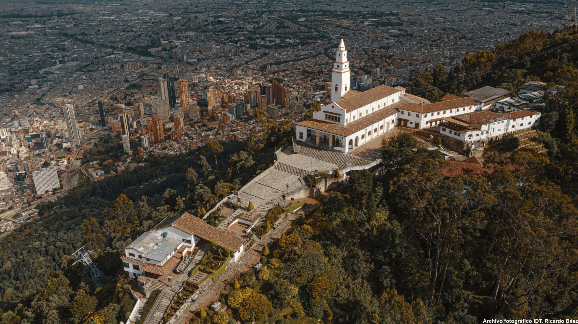 147_Monserrate65_RicardoBáez_crazss