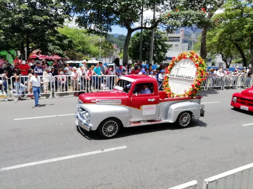 Medellín_feria_flores_autos_antiguos